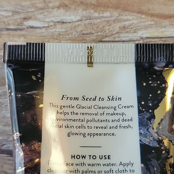 Cela Glacier Clay Cleanser - Picture 4 of 5